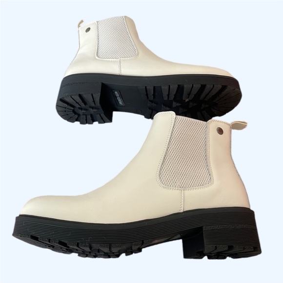 Ivory Leather Chelsea Booties - Picture 4 of 5